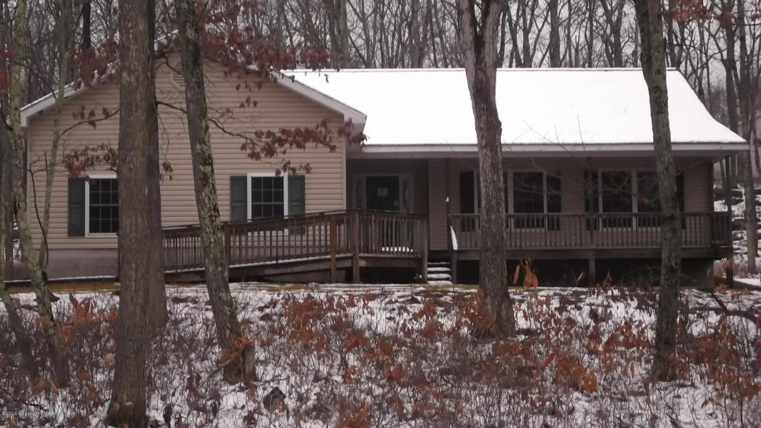 10 Isetta Dr, Hawley, PA 18428
