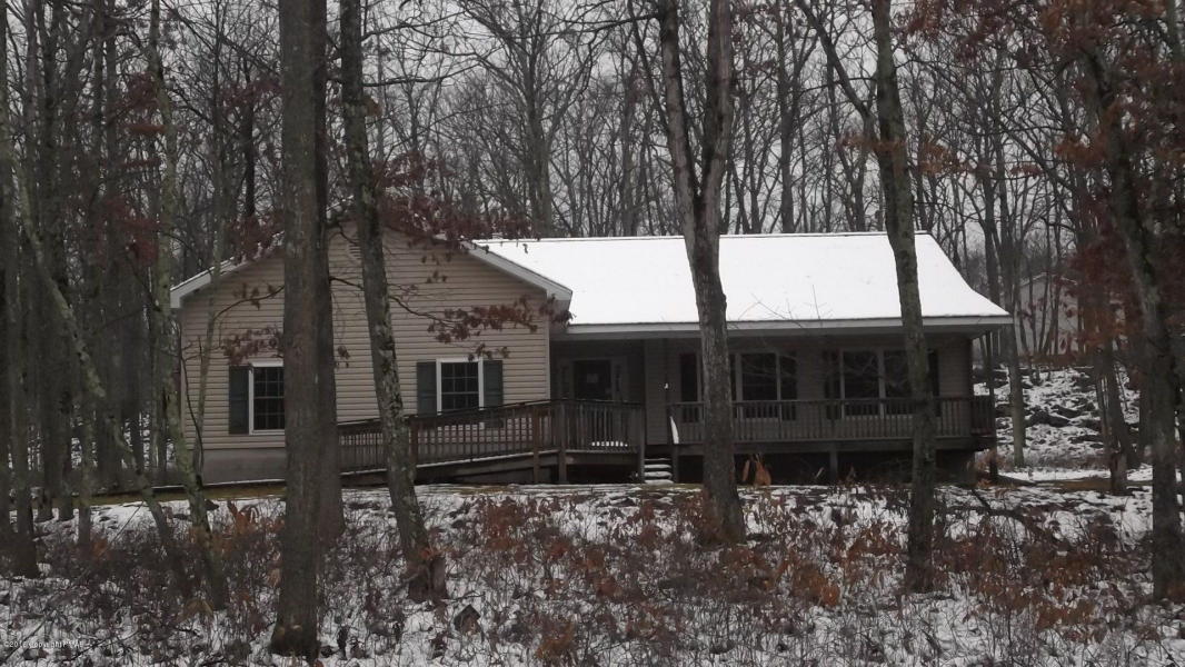 10 Isetta Dr, Hawley, PA 18428