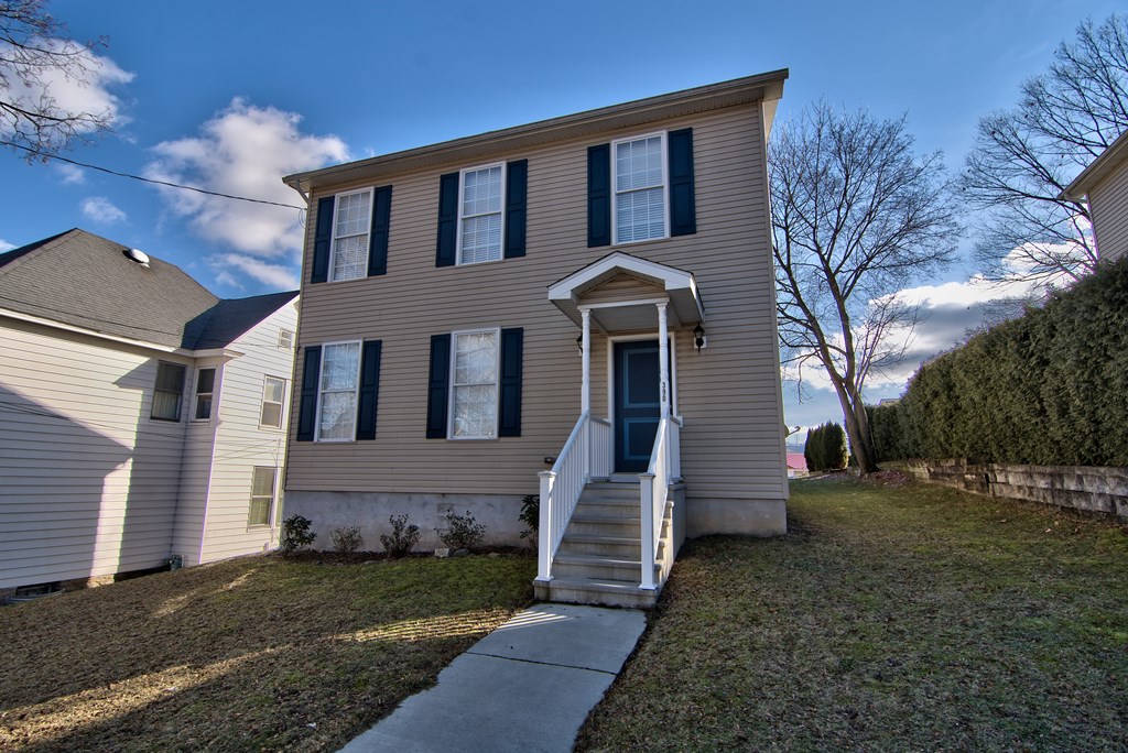 390 Washington Ave, Jermyn, PA 18433