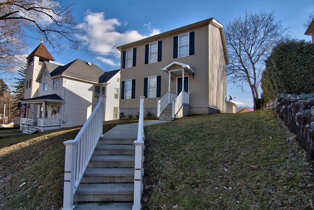 390 Washington Ave, Jermyn, PA 18433