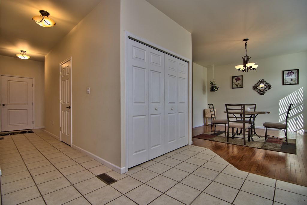 390 Washington Ave, Jermyn, PA 18433