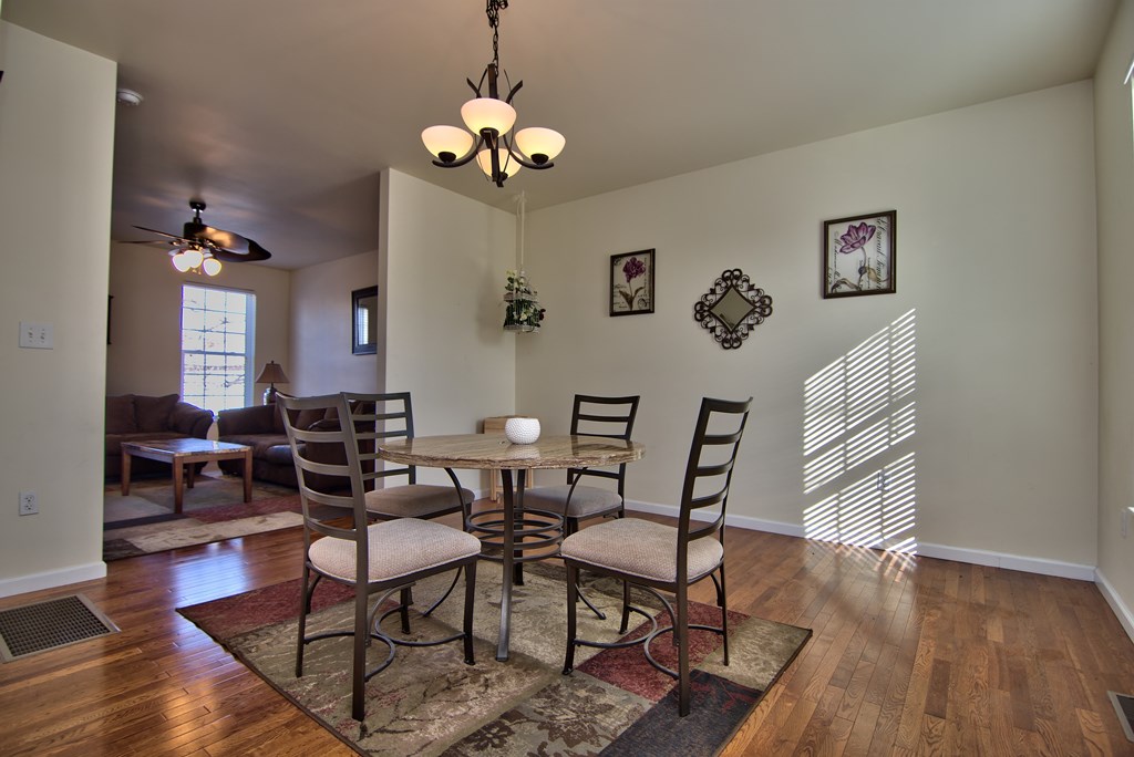390 Washington Ave, Jermyn, PA 18433