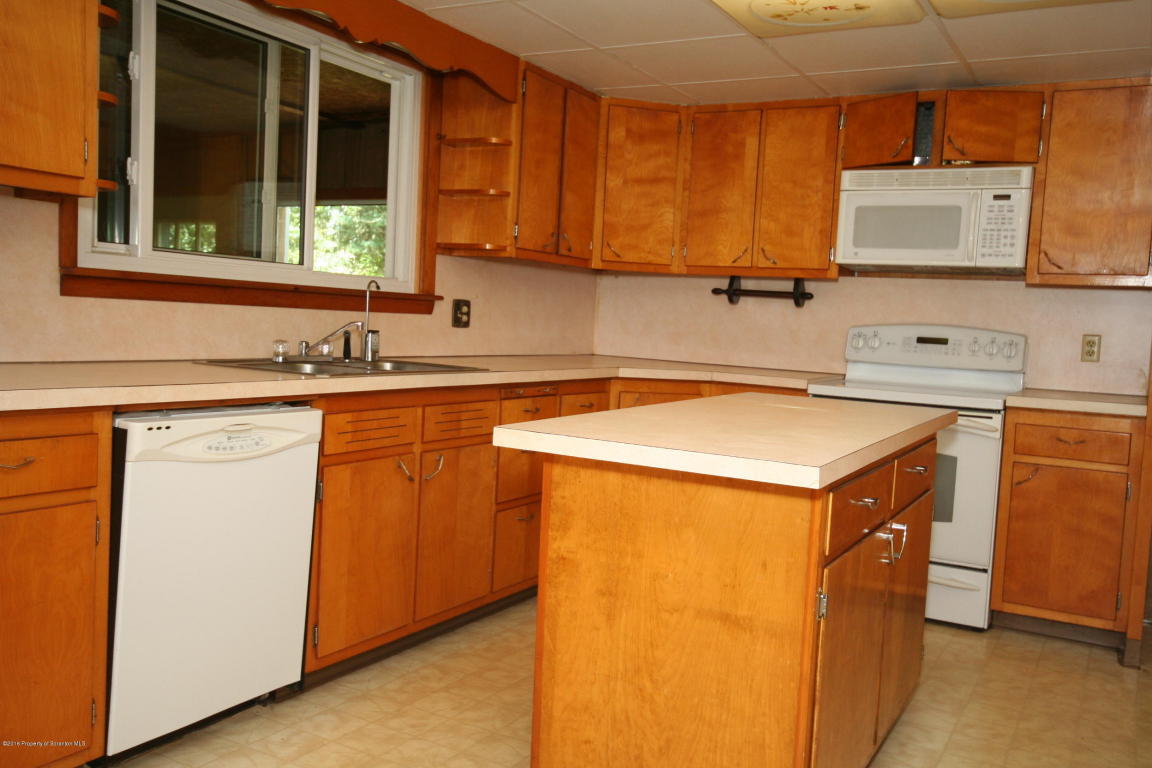 159 Decker Rd, Greenfield Twp, PA 18433