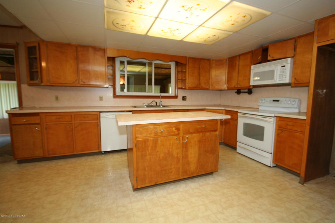159 Decker Rd, Greenfield Twp, PA 18433