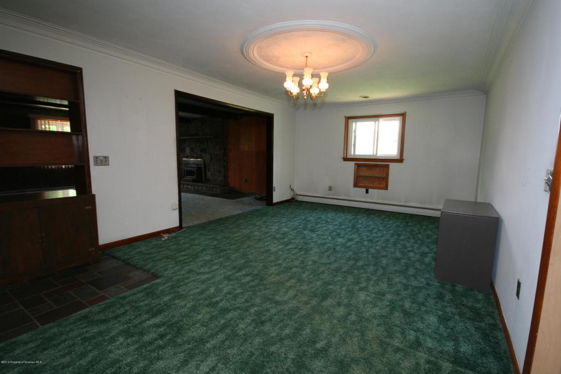 159 Decker Rd, Greenfield Twp, PA 18433