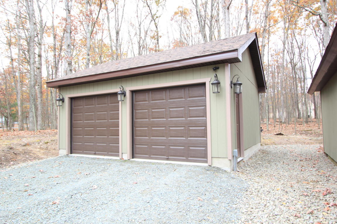 101 Firelight Ln, Lackawaxen, PA 18435