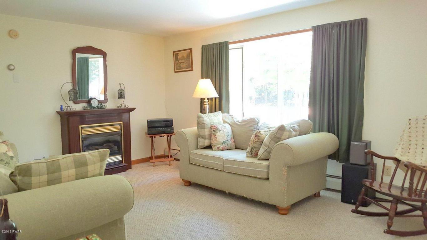 1123 Wallenpaupack Dr, Lake Ariel, PA 18436