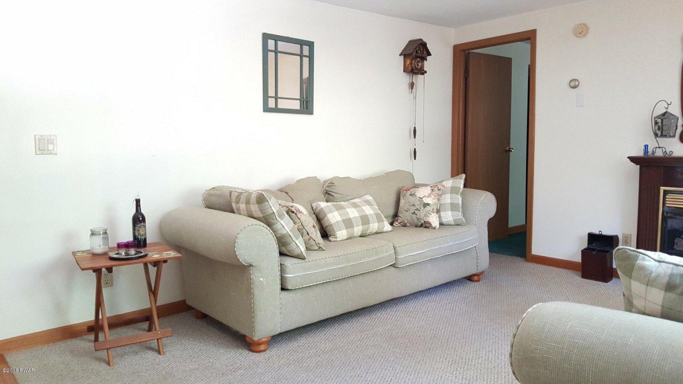1123 Wallenpaupack Dr, Lake Ariel, PA 18436