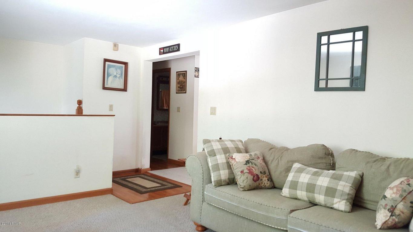 1123 Wallenpaupack Dr, Lake Ariel, PA 18436