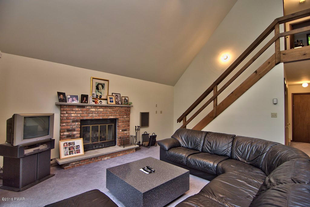 3292 Northgate Road, Lake Ariel, PA 18436