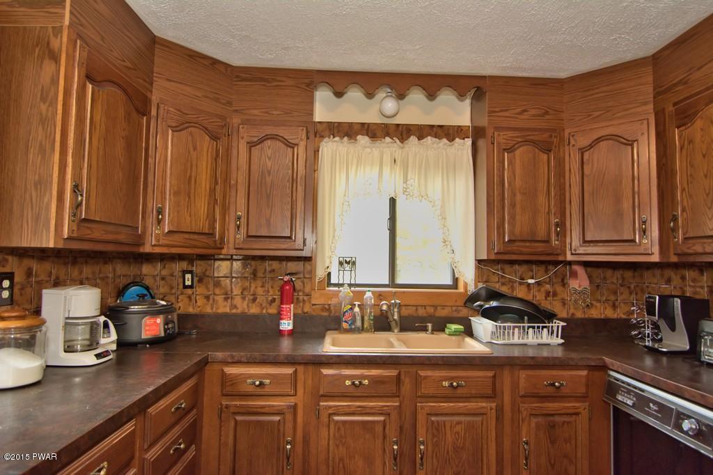 969 Forest Rd, Lake Ariel, PA 18436