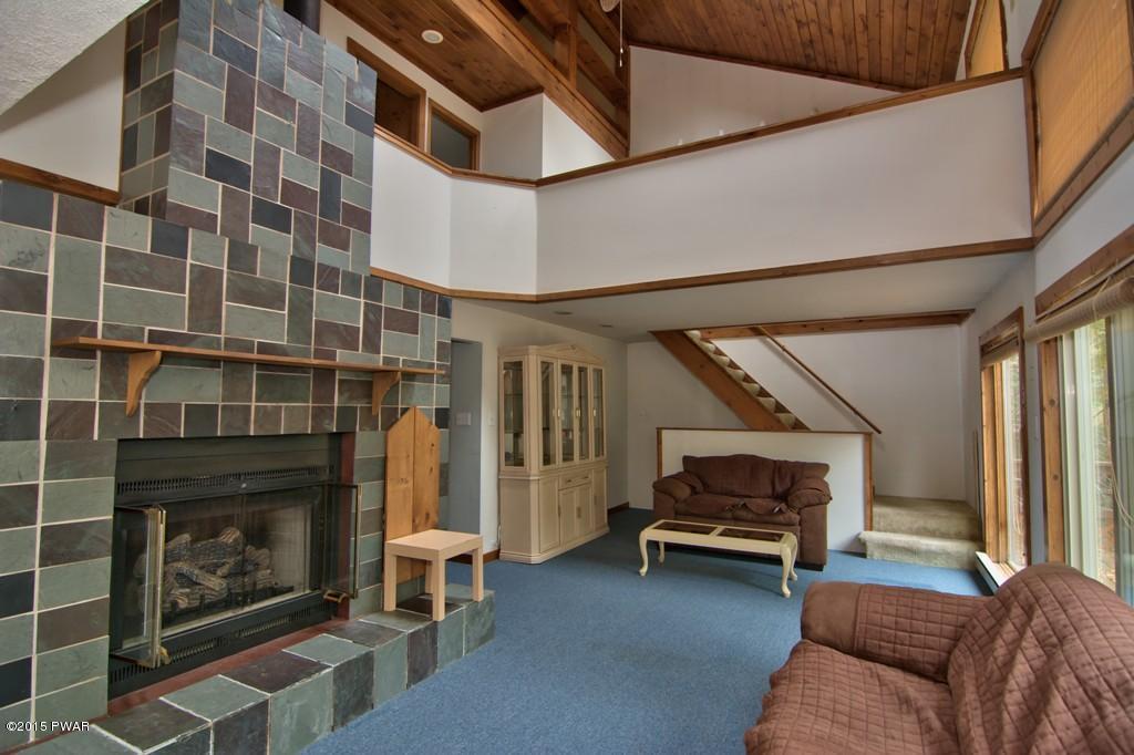 969 Forest Rd, Lake Ariel, PA 18436