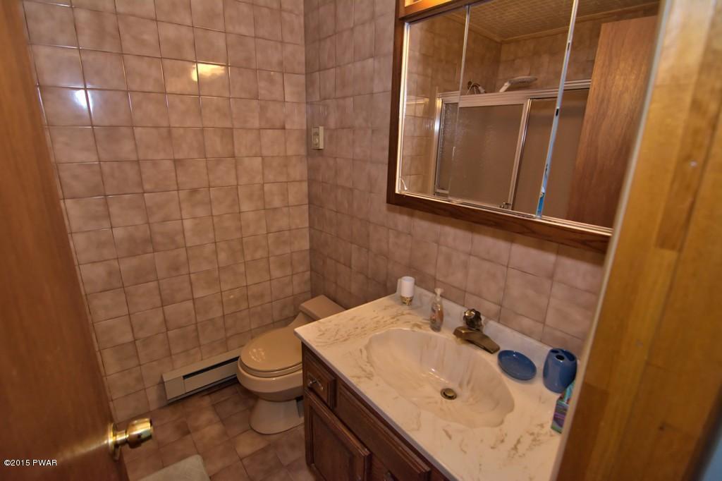 969 Forest Rd, Lake Ariel, PA 18436