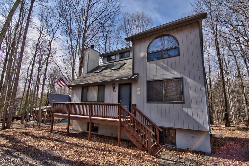 228 Ridgewood Cir, Lake Ariel, PA 18436