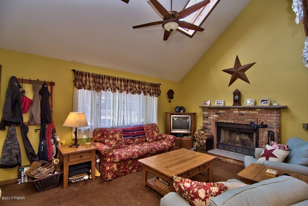 228 Ridgewood Cir, Lake Ariel, PA 18436