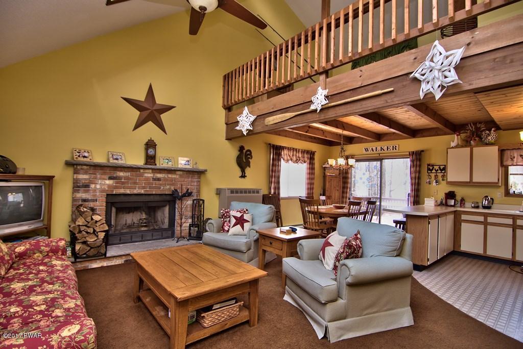 228 Ridgewood Cir, Lake Ariel, PA 18436
