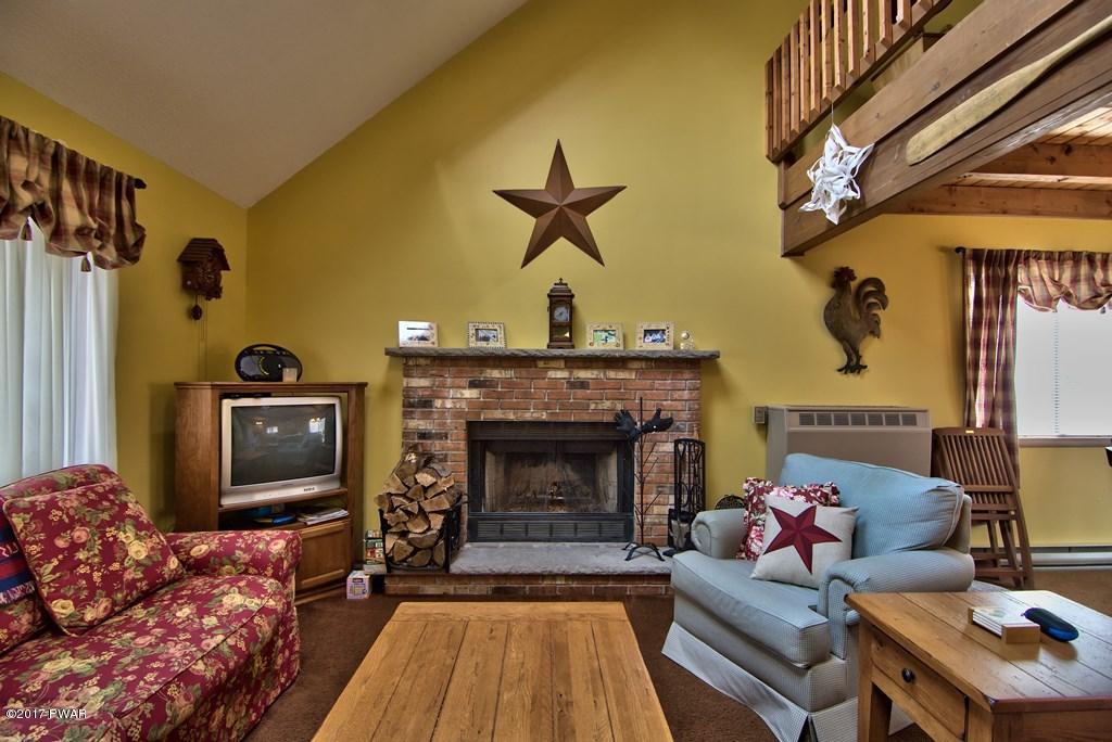 228 Ridgewood Cir, Lake Ariel, PA 18436