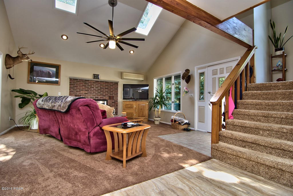 4083 South Fairway Dr, Lake Ariel, PA 18436