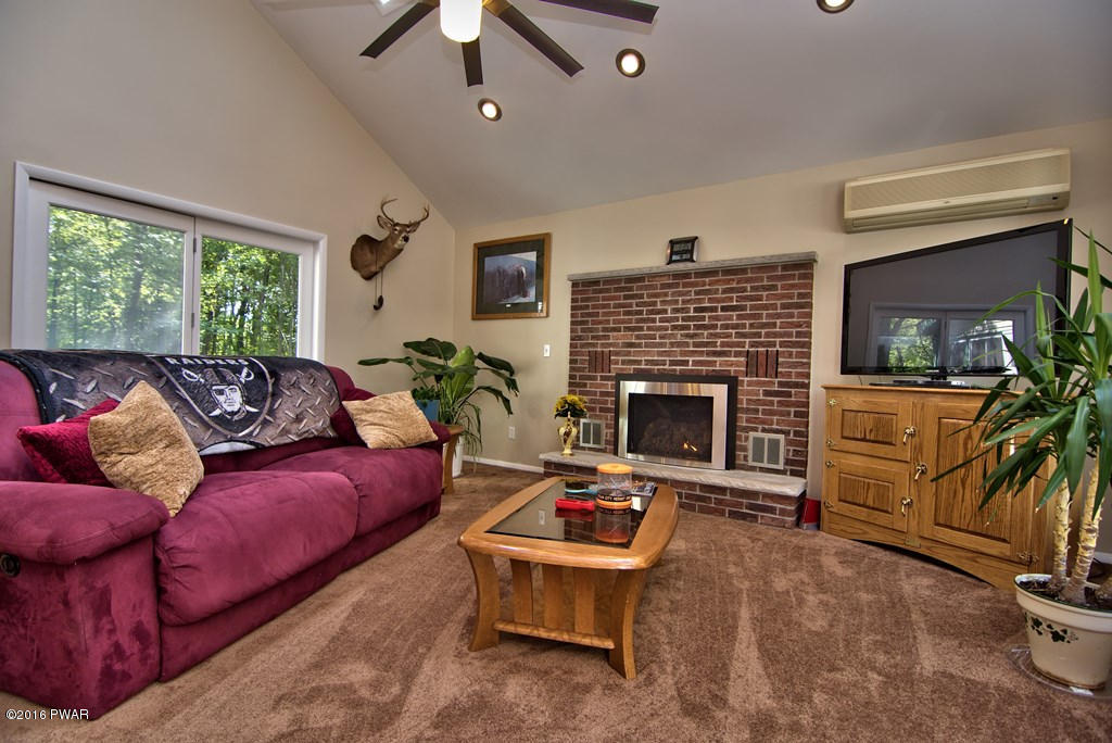 4083 South Fairway Dr, Lake Ariel, PA 18436