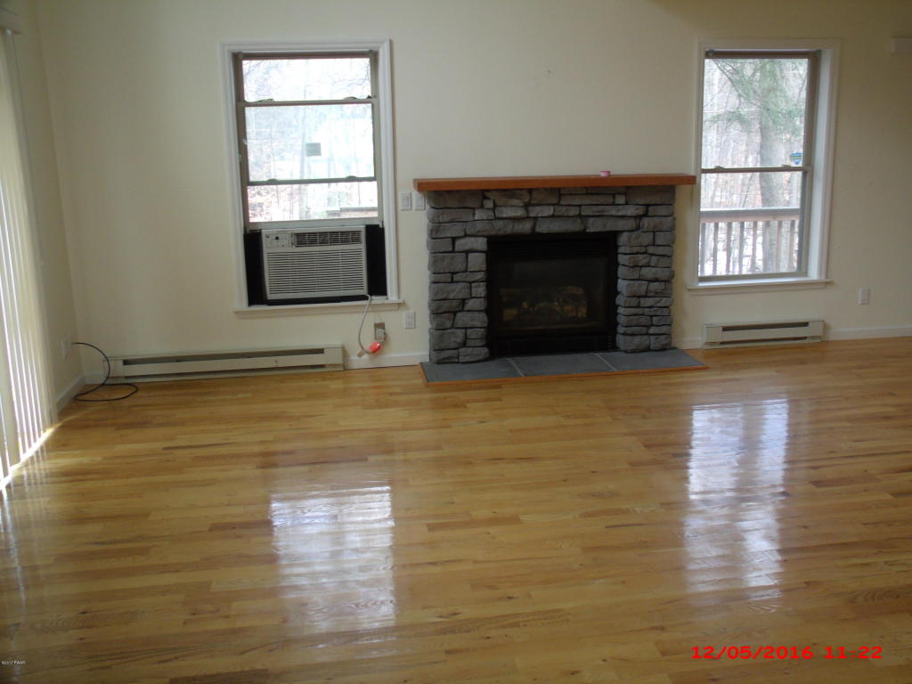 108 Wallenpaupak Dr, Lake Ariel, PA 18436