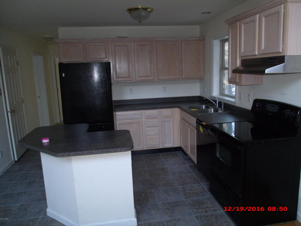 108 Wallenpaupak Dr, Lake Ariel, PA 18436
