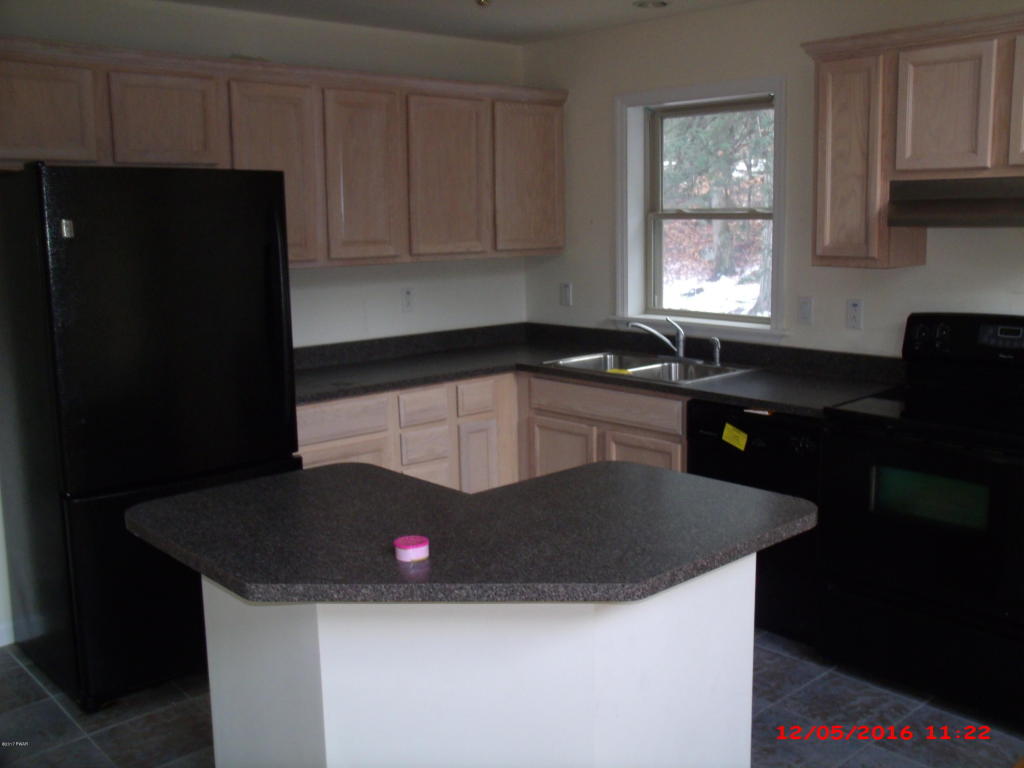 108 Wallenpaupak Dr, Lake Ariel, PA 18436