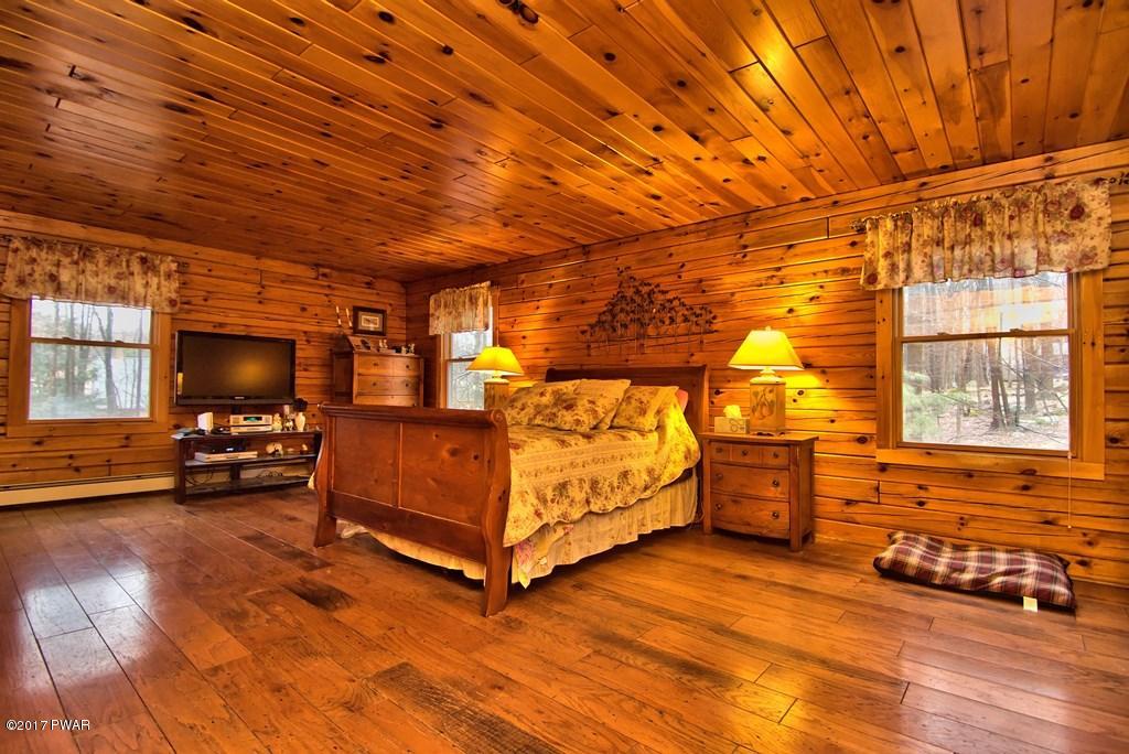 1250 Woodview Ter, Lake Ariel, PA 18436
