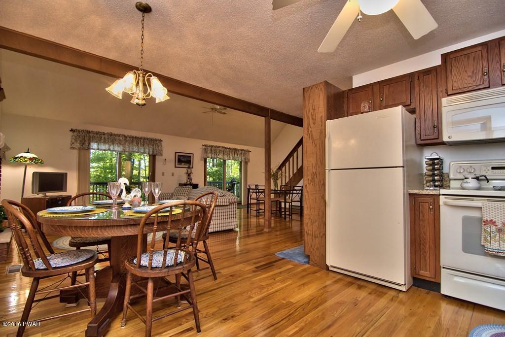 1992 E Lakeview Dr, Lake Ariel, PA 18436
