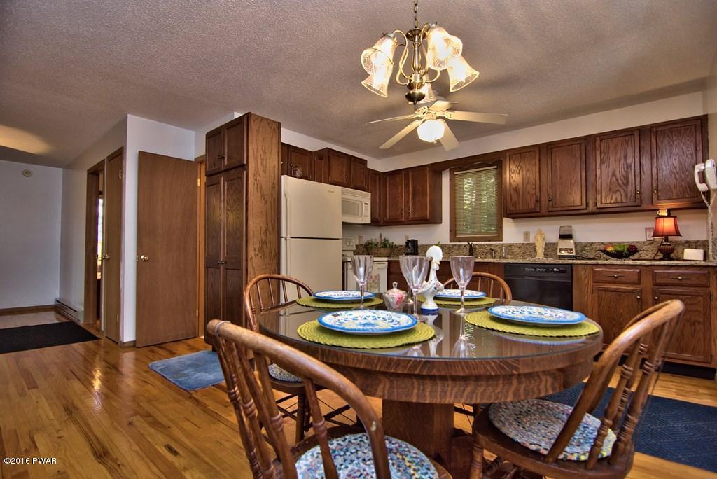1992 E Lakeview Dr, Lake Ariel, PA 18436
