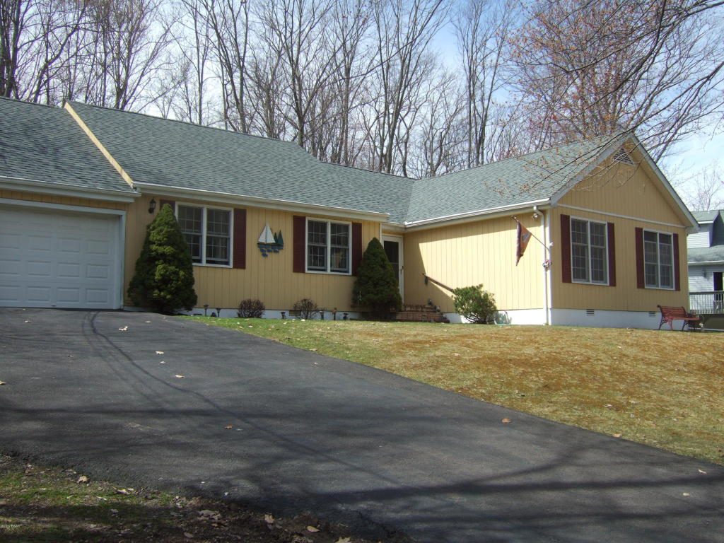 1072 Lakeland Drive, Lake Ariel, PA 18436