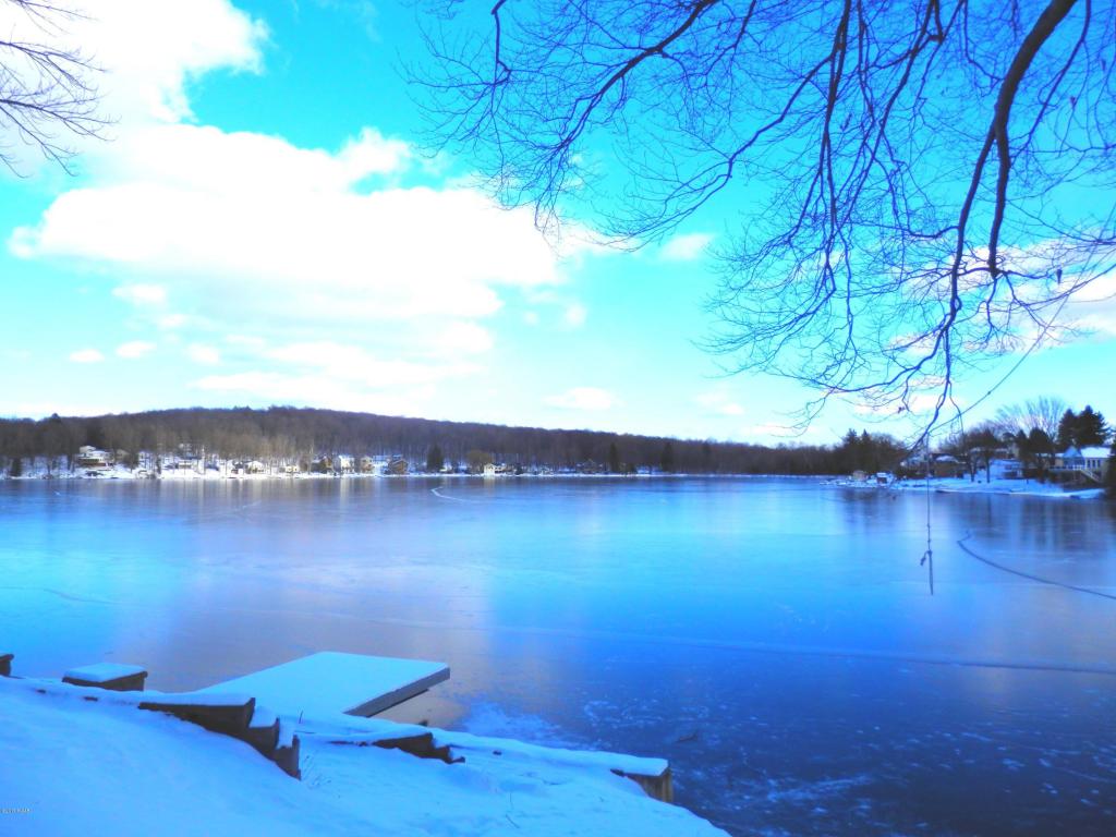 32 GEORGE Dr, Lake Ariel, PA 18436