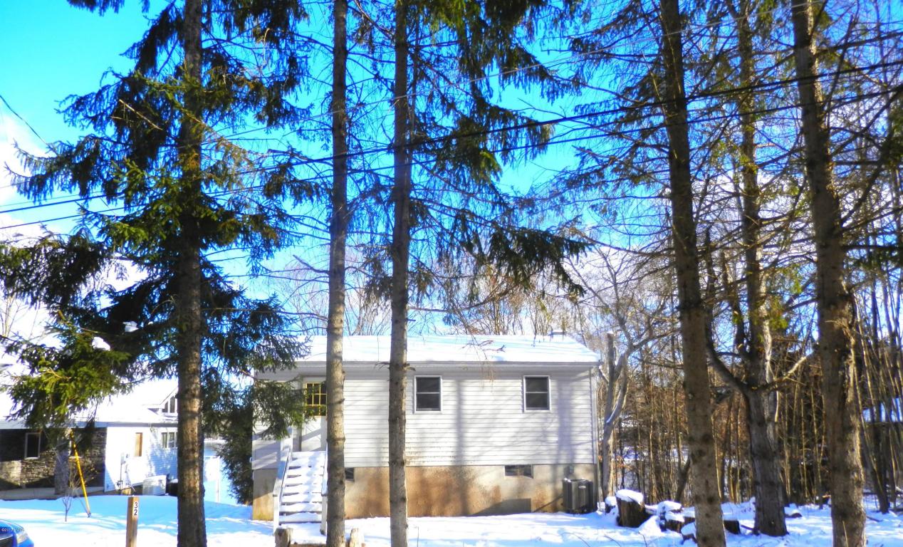 32 GEORGE Dr, Lake Ariel, PA 18436