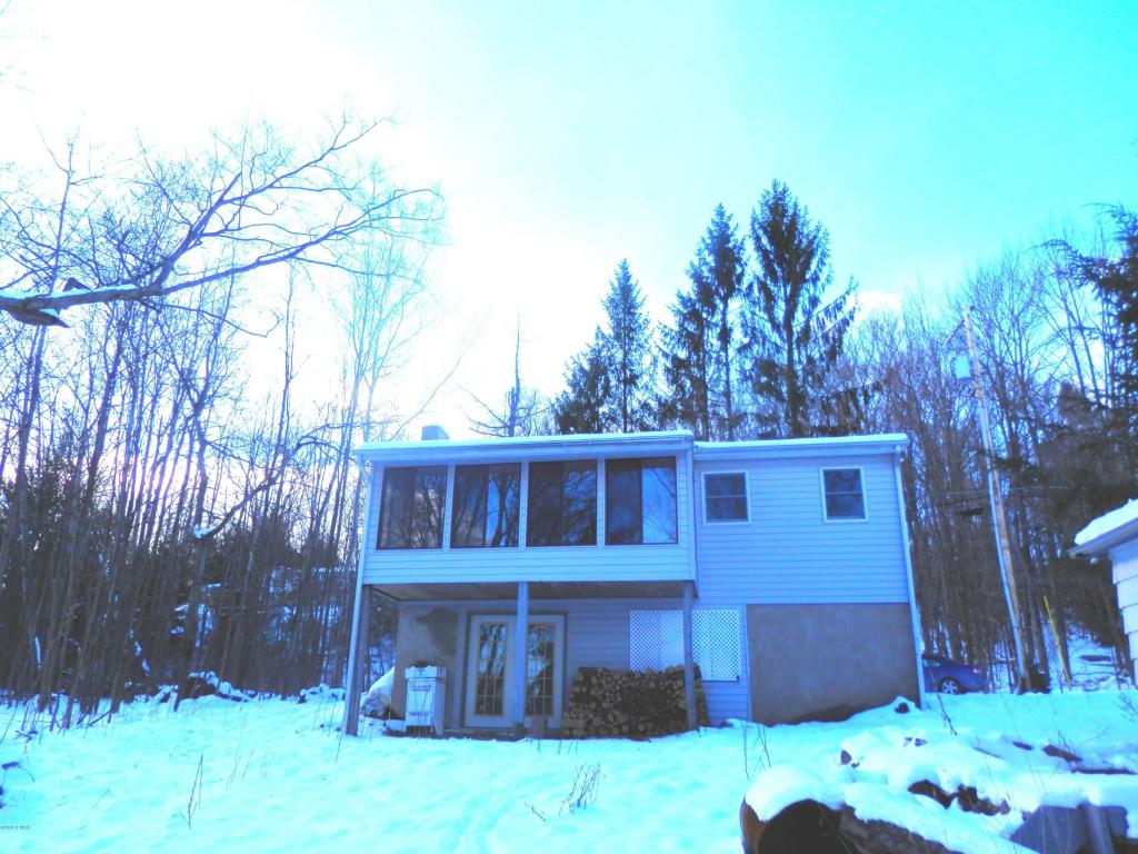 32 GEORGE Dr, Lake Ariel, PA 18436