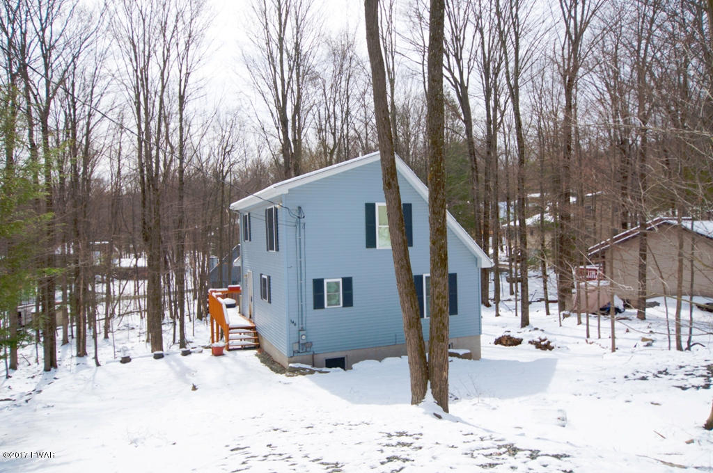 1104 Mohican Rd, Lake Ariel, PA 18436