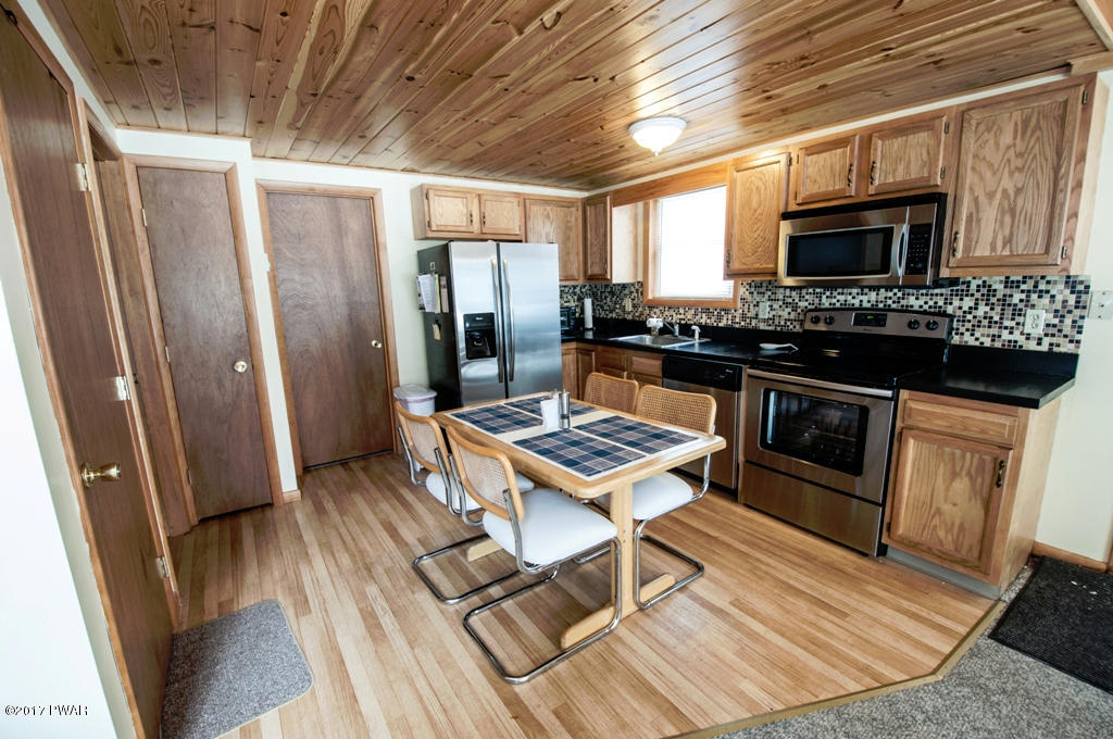 1104 Mohican Rd, Lake Ariel, PA 18436