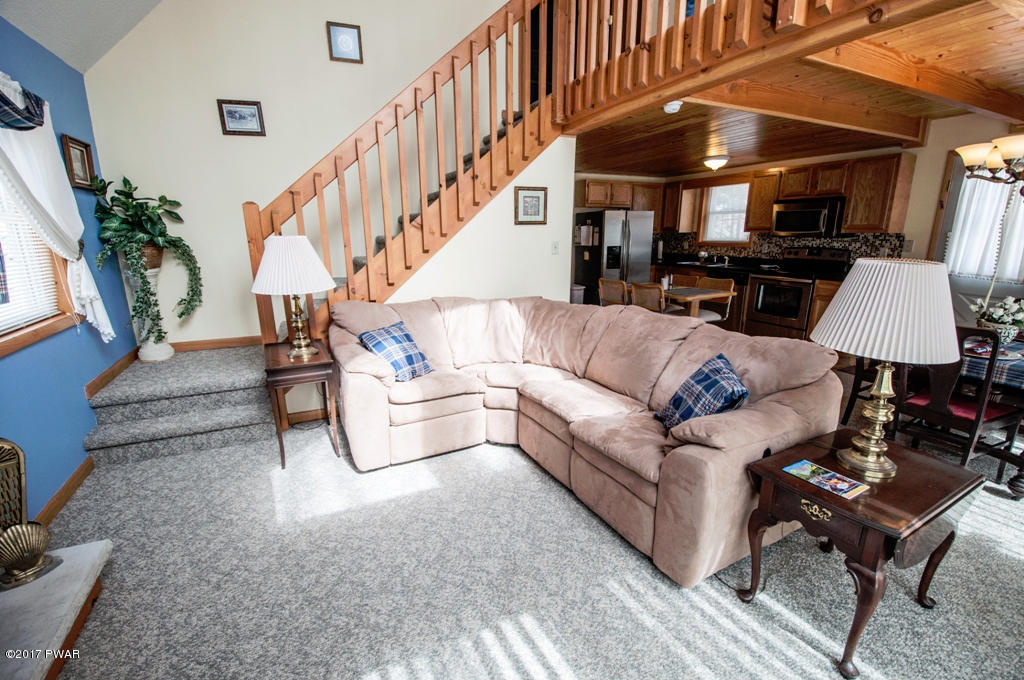 1104 Mohican Rd, Lake Ariel, PA 18436