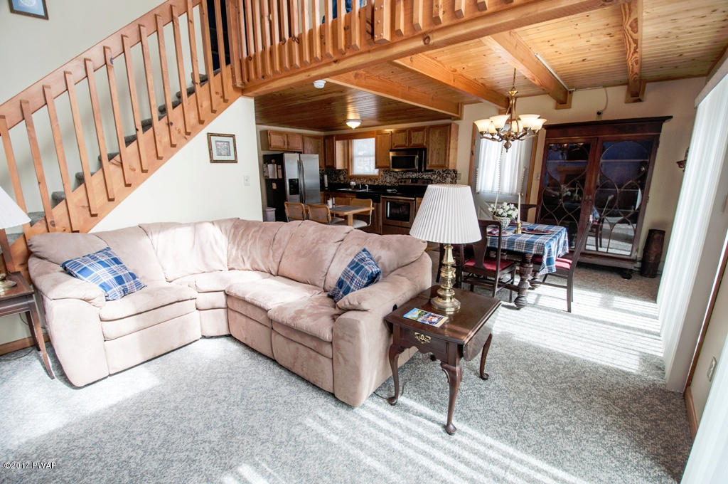 1104 Mohican Rd, Lake Ariel, PA 18436