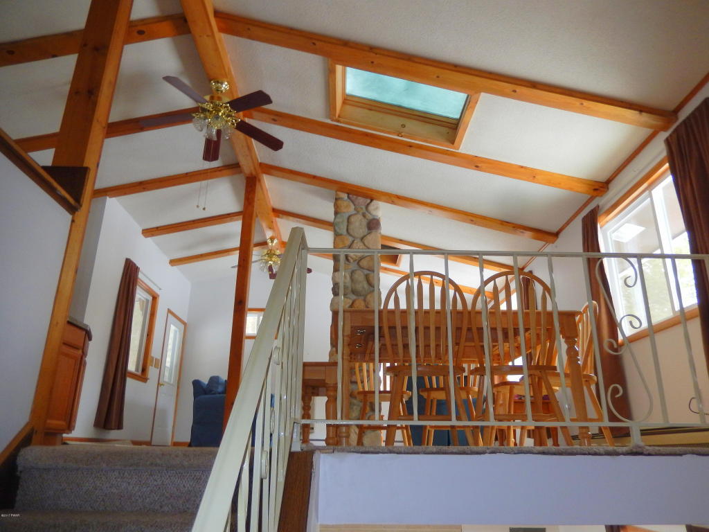 128 Terrace Drive, Lakeville, PA 18438