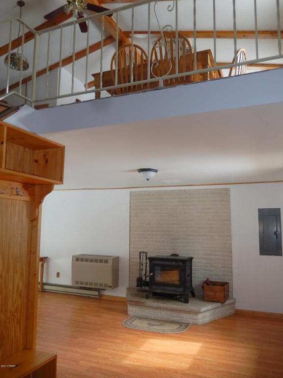 128 Terrace Drive, Lakeville, PA 18438