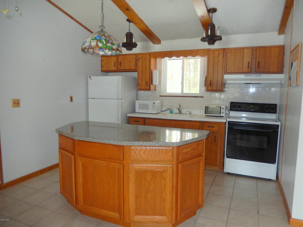 128 Terrace Drive, Lakeville, PA 18438