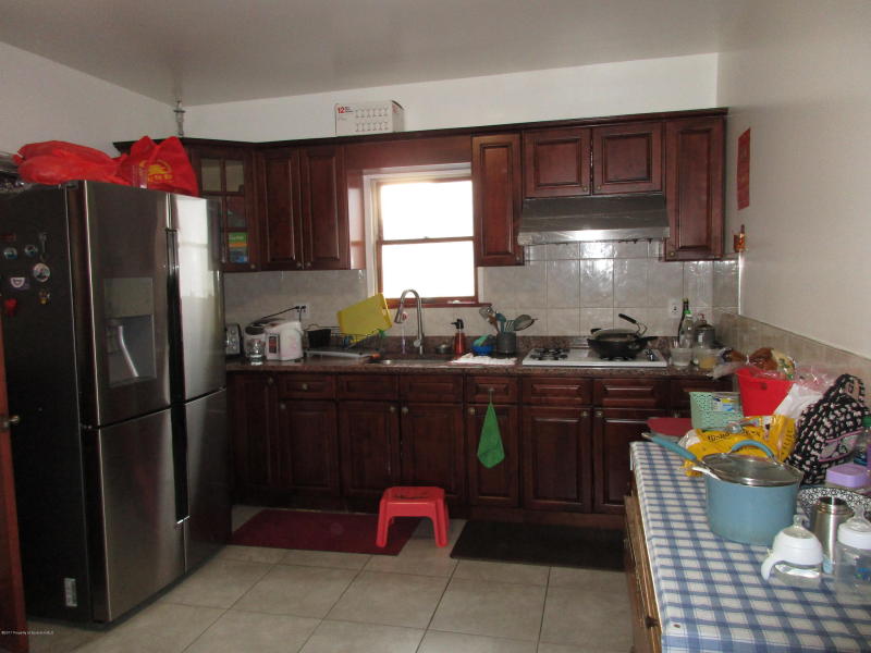 220 Josephine St, Peckville, PA 18452