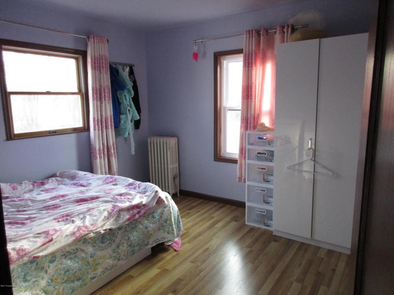 220 Josephine St, Peckville, PA 18452