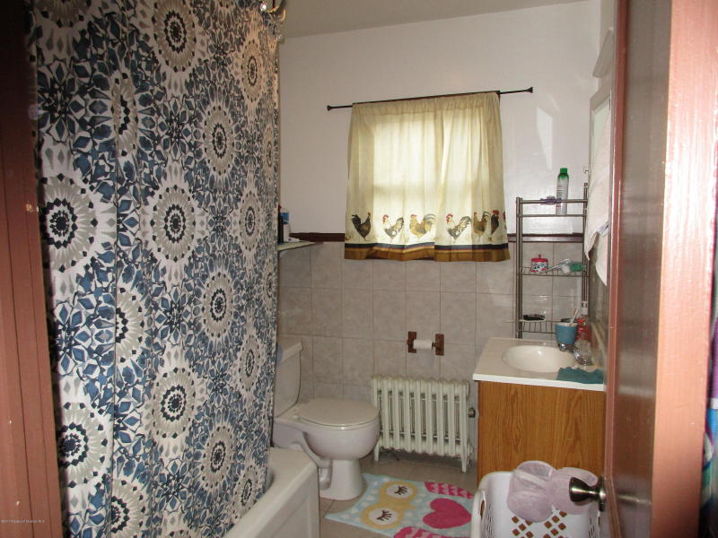 220 Josephine St, Peckville, PA 18452