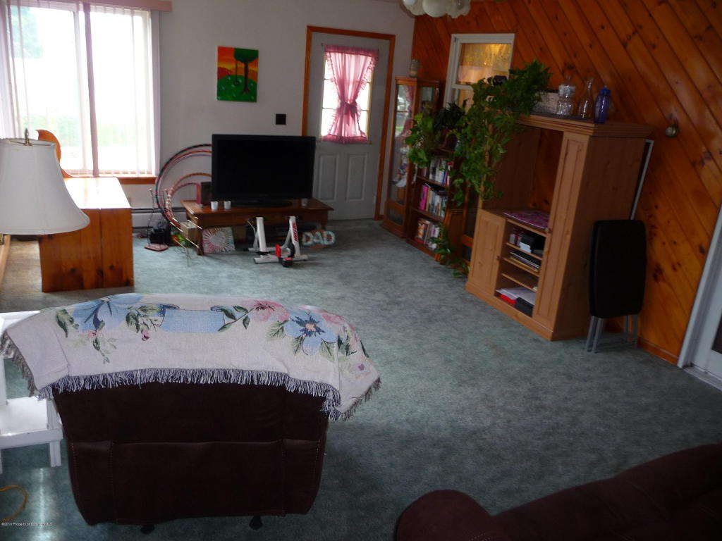 468 Bodnick St, Peckville, PA 18452