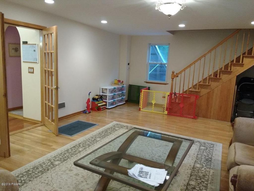 100 Pine Dr, Shohola, PA 18458