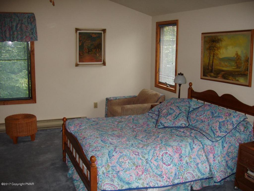 7727Apple Ln, Tobyhanna, PA 18466