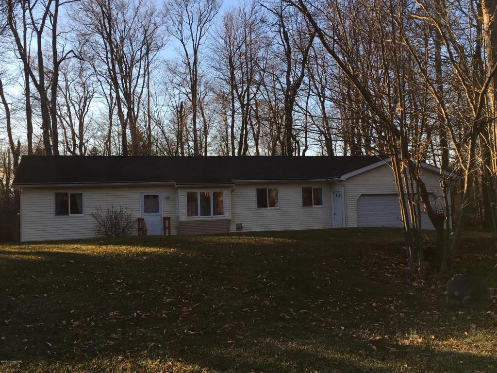7726Apple Ln, Tobyhanna, PA 18466