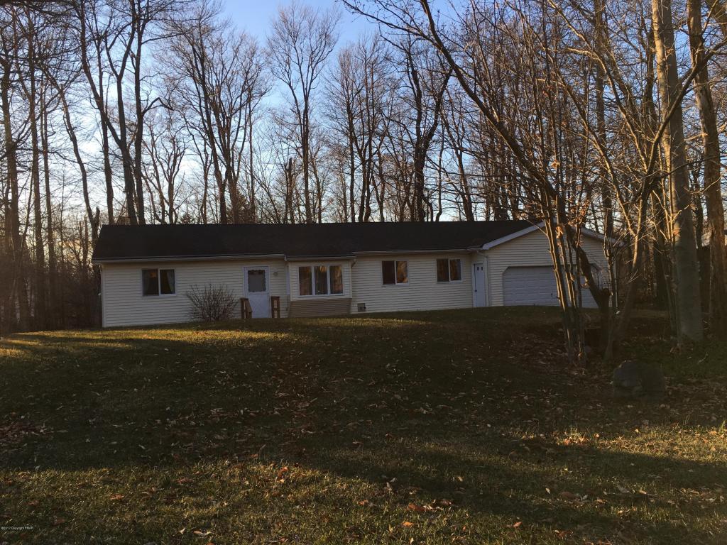 7726Apple Ln, Tobyhanna, PA 18466
