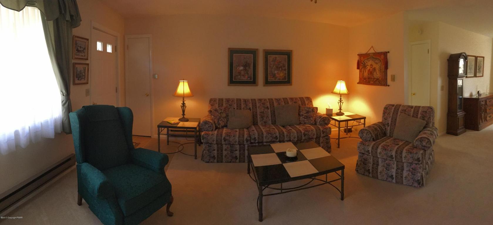 7726Apple Ln, Tobyhanna, PA 18466