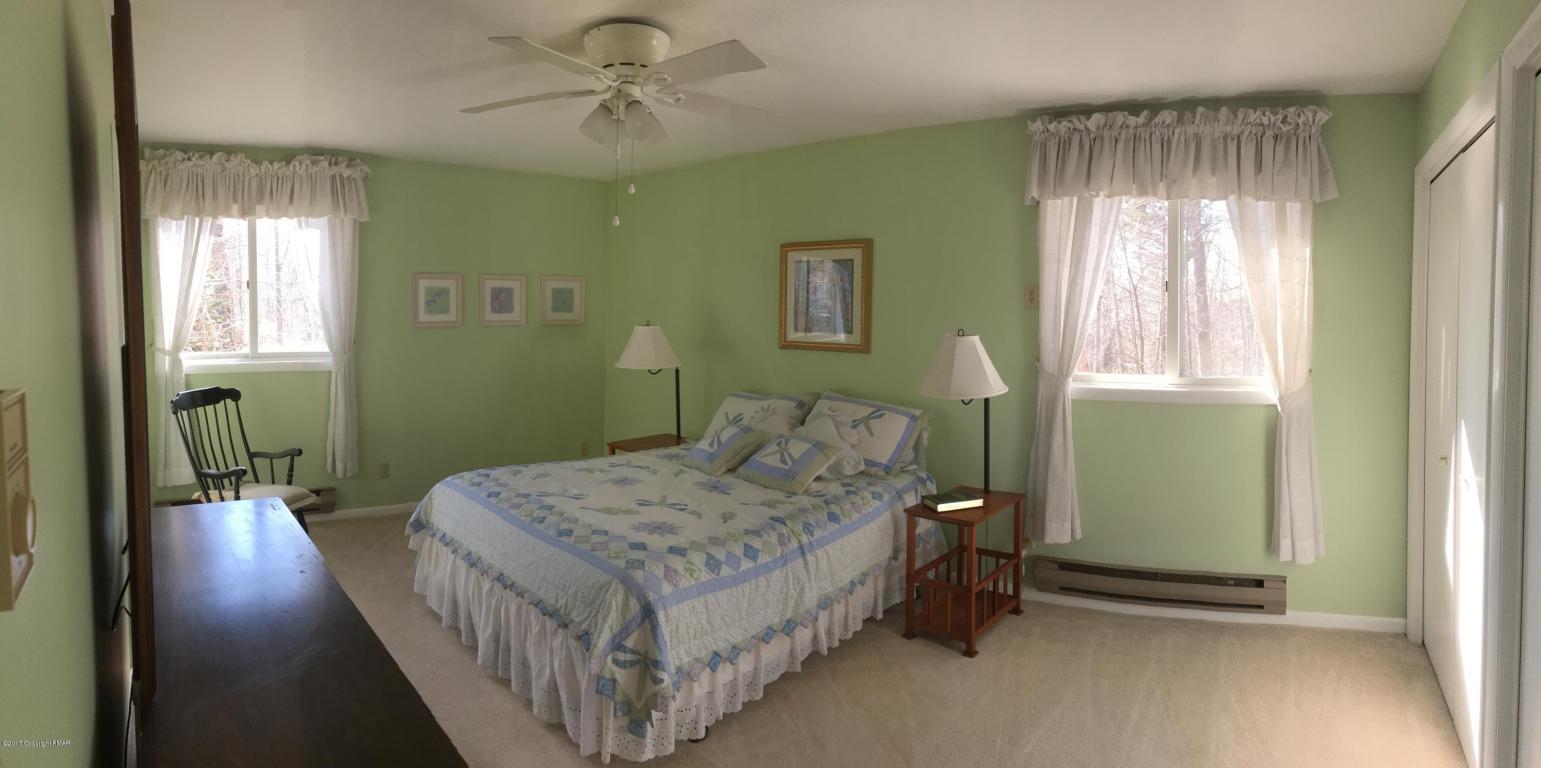 7726Apple Ln, Tobyhanna, PA 18466